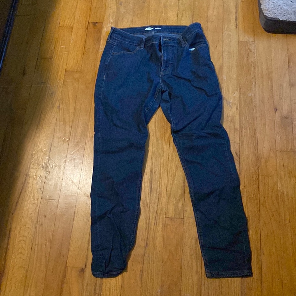 Size 6, mid rise blue jeans.